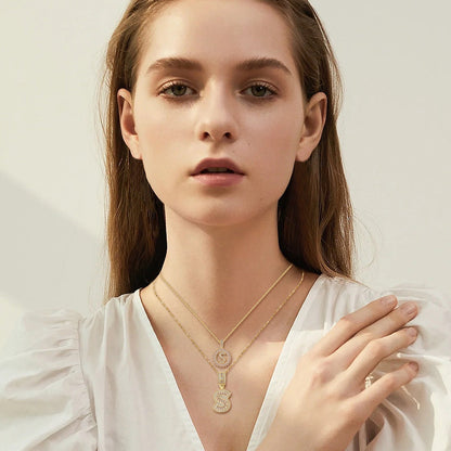 Initiale™ | Set di collana con lettera in oro e moissanite 
